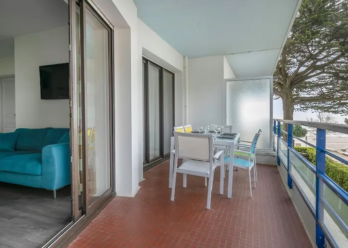 4 Adultes 2 Enfants - Acces Direct *